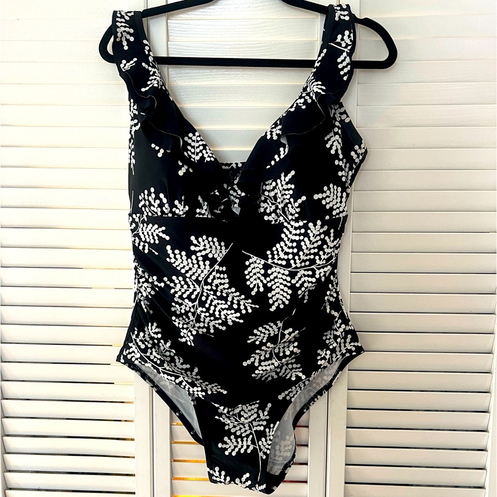 NWOT Tommy Hilfiger one pice bathing suit.